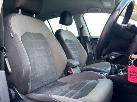 2014 Volkswagen Golf - thumbnail 5