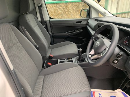 2022 Volkswagen Caddy CARGO BUS TDI 102HP MANUAL 6SPEED FWD 5DR €16,950 thumbnail