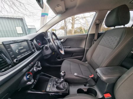 2019 Kia Rio - thumbnail 24