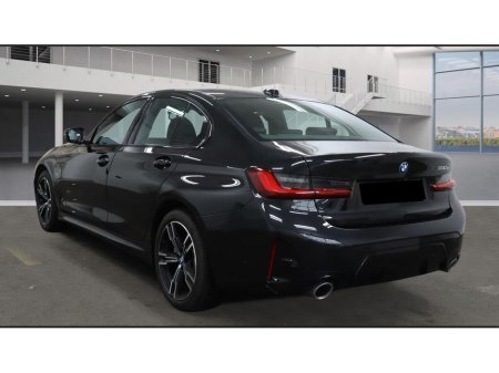 2023 BMW 3 Series - view 3