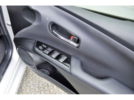 2017 Toyota Prius - thumbnail 16