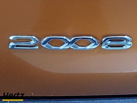 2023 Peugeot 2008 - thumbnail 11