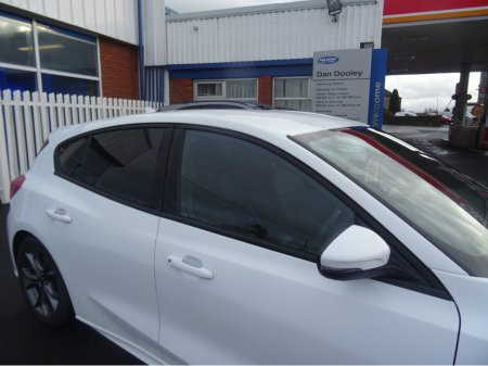 2019 Ford Focus ST-LINE 1.0 ECOBOOST 125 125PS 4DR €18,450 thumbnail