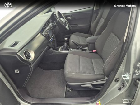 2014 Toyota Auris - thumbnail 7