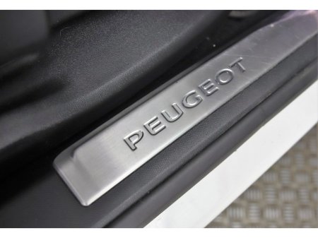 2019 Peugeot 3008 - thumbnail 24