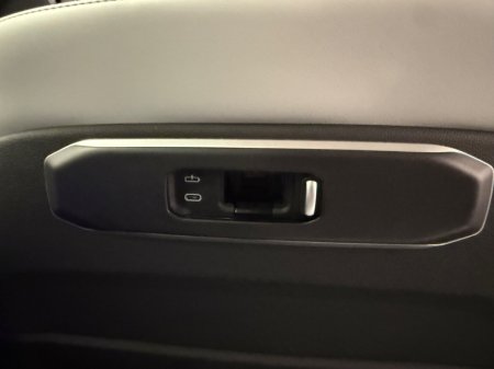 2025 BMW X5  €104,995 thumbnail