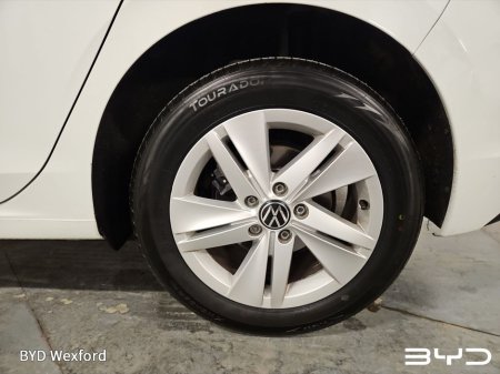 2021 Volkswagen Golf 2.0 TDI 115HP Life €21,975 thumbnail