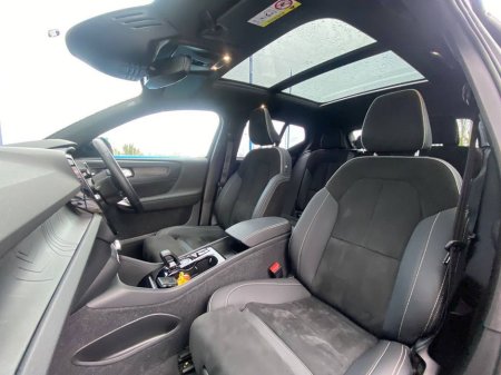 2022 Volvo XC40 - thumbnail 2