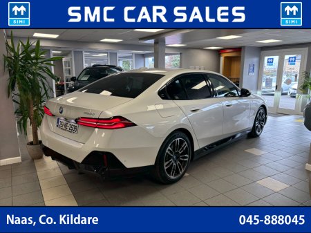 2025 BMW 5 Series - thumbnail 9