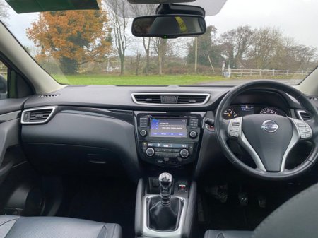 2017 Nissan Qashqai 1.2 SV PREMIUM '17 4DR €13,750 thumbnail