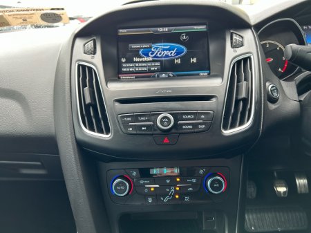 2016 Ford Focus MCA ST2 2.0 TDCI 180PS M6 FWD 4DR €17,950 thumbnail