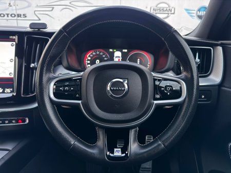 2018 Volvo XC60 2.0 T8 R-DESIGN PRO AWD 303PS AUTO B4 MOMENTUM 197HP 5DR A €29,800 thumbnail