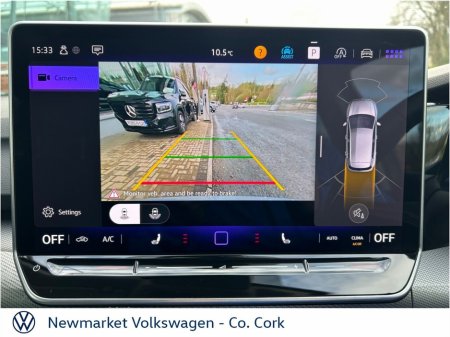 2025 Volkswagen Golf - view 4