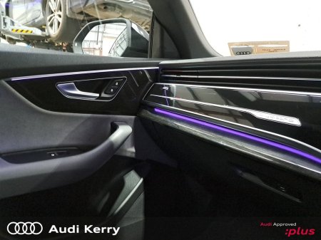 2024 Audi Q8 55TFSI E 394BHP QUATTRO S-LINE AUTOMATIC €84,900 thumbnail
