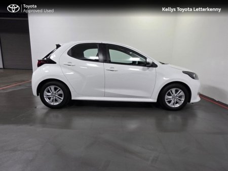 2022 Toyota Yaris YARIS HYBRID LUNA #65 €20,995 thumbnail