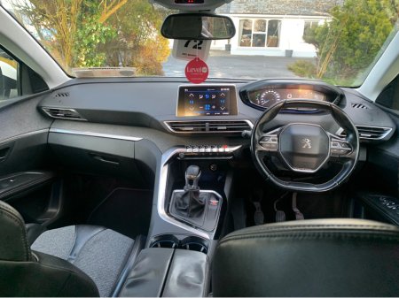 2018 Peugeot 5008 ALLURE 1.5 BLUE HDI 130 6 6.2 4DR €15,995 thumbnail