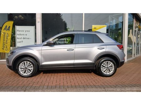 2023 Volkswagen T-Roc 2.0 TDI 116HP Life, Pyrite Silver 46km. €29,950 thumbnail