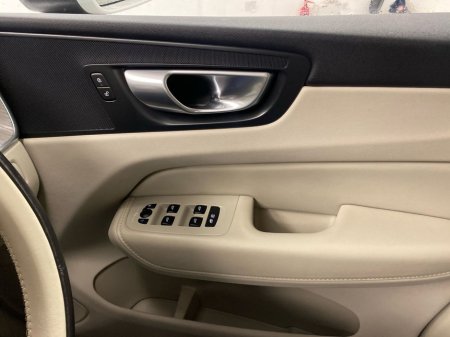 2023 Volvo XC60 2 YEARS VOLVO SELEKT WARRANTY T6 core PHEV 350hp €42,995 thumbnail