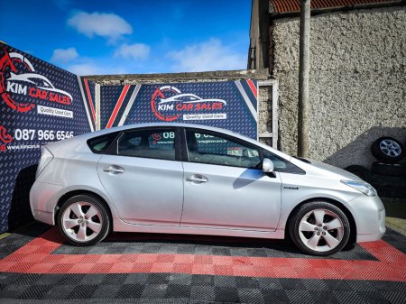 2015 Toyota Prius - thumbnail 9