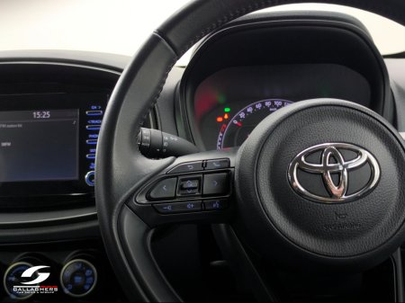 2022 Toyota Aygo (222) AYGO X PULSE 1.0 PETROL €13,995 thumbnail