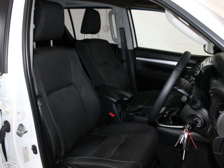 2024 Toyota Hilux 2.8 SR5 Double CAB 4DR €48,999 thumbnail