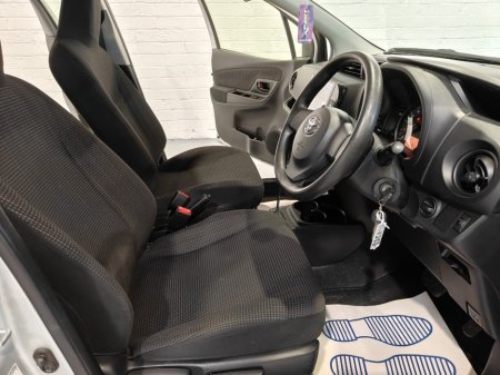 2020 Toyota Vitz - thumbnail 11