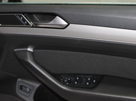 2019 Volkswagen Passat - thumbnail 26