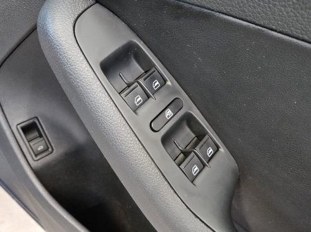 2016 Volkswagen Jetta 2.0 TDI 110HP Highline thumbnail