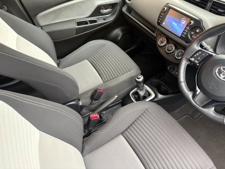 2018 Toyota Yaris - thumbnail 23