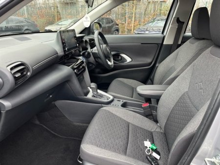 2023 Toyota Yaris Cross - thumbnail 6