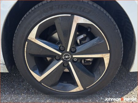 2025 Opel Astra Elegance 1.2 110hp 6-speed MY25 €29,900 thumbnail