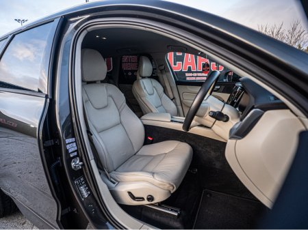 2017 Volvo XC60 172 Volvo XC60 4WD Auto/High spec/1yr warranty €26,888 thumbnail