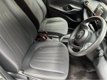 2020 Toyota Yaris - thumbnail 9