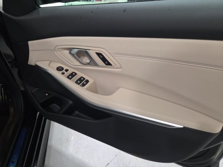 2026 BMW 3 Series 330e M Sport Saloon thumbnail