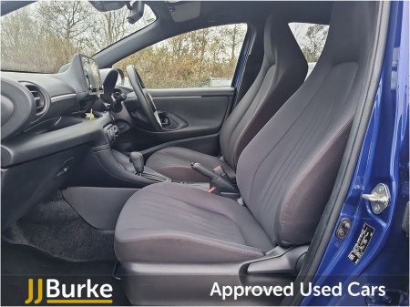 2022 Toyota Yaris - thumbnail 8