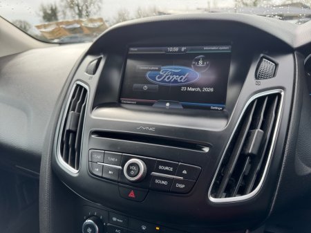 2016 Ford Focus - thumbnail 17