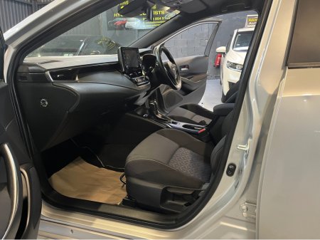 2021 Toyota Celsior HYBRID LUNA H/B AUTO 4DR €24,500 thumbnail