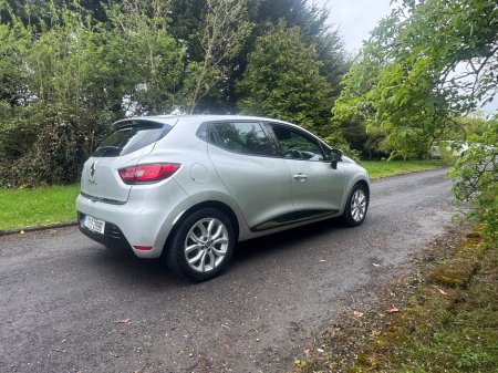 2017 Renault Clio - view 2