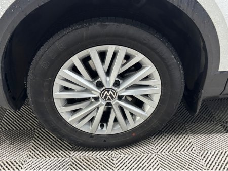 2024 Volkswagen T-Roc LIFE 2.0 TDI MANUAL 6SPEED FWD 116HP 5 €29,950 thumbnail