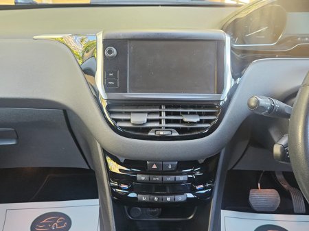 2015 Peugeot 208 - thumbnail 15