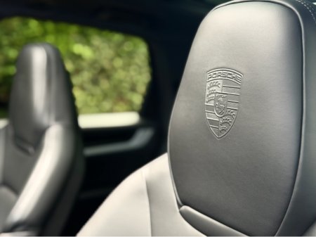 2024 Porsche Cayenne E-HYBRID 5DR AUTO €102,950 thumbnail