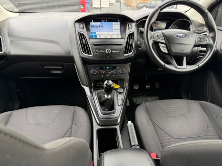 2017 Ford Focus - thumbnail 6