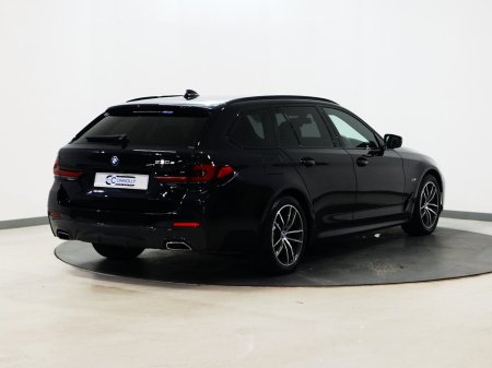 2022 BMW 5 Series - thumbnail 3