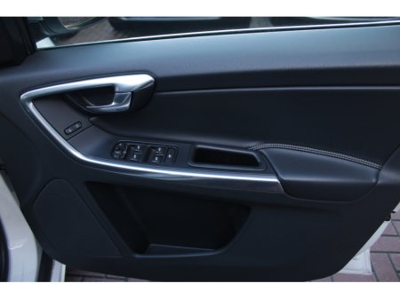 2016 Volvo XC60 - thumbnail 11