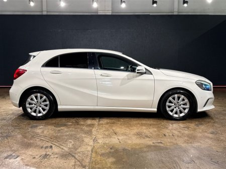 2017 Mercedes-Benz A Class - thumbnail 2