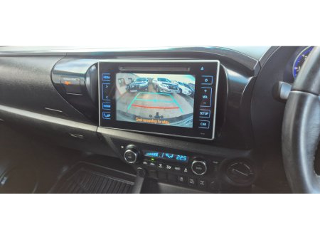 2017 Toyota Hilux - thumbnail 9