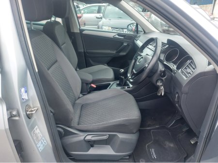 2018 Volkswagen Tiguan - thumbnail 4