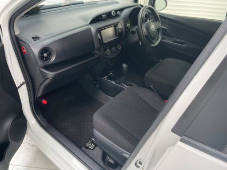 2018 Toyota Yaris - thumbnail 18