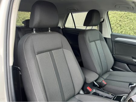 2023 Volkswagen T-Roc LIFE 2.0 TDI DIESEL €26,950 thumbnail