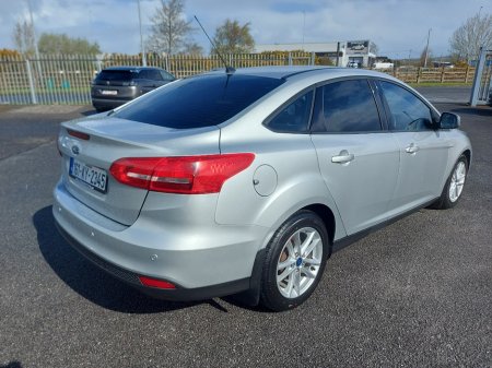 2016 Ford Focus - thumbnail 3